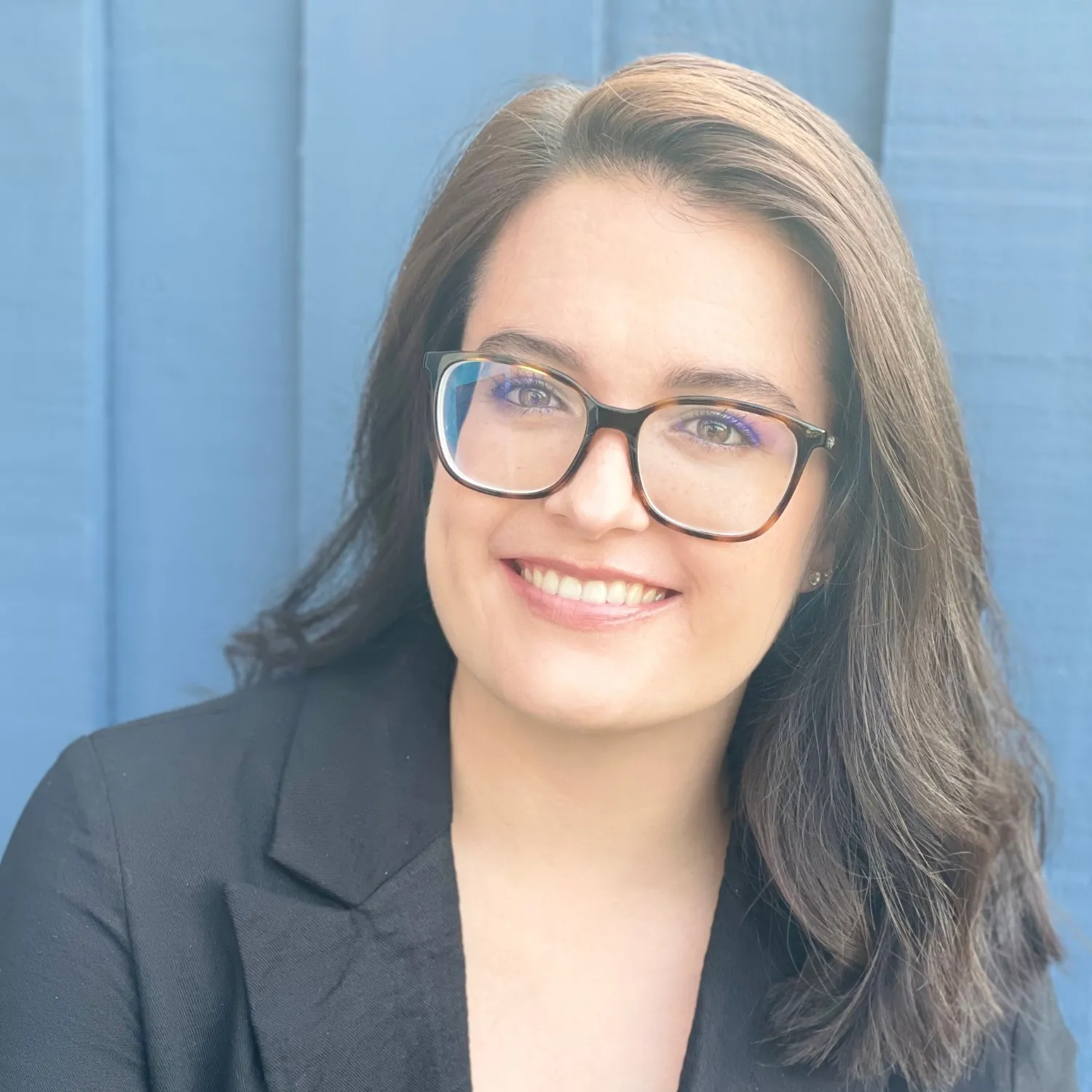 Nicole DeLeon smiling headshot photo