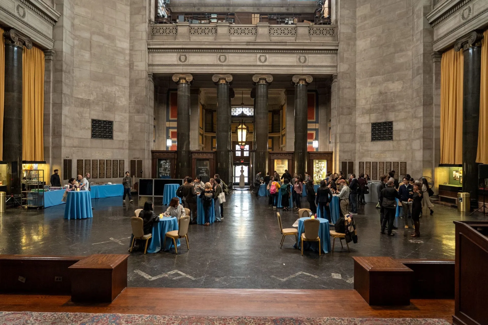After the competition, guests and finalists gathered in the Low Memorial Library rotunda for drinks, hors d'oeuvres, and more celebration of the SynThesis’s ten-year anniversary. 
